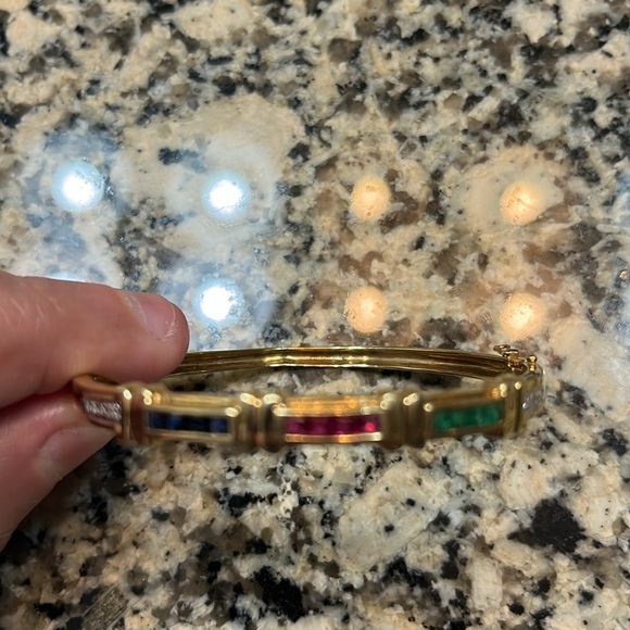 18K gold bangle with channel set emeralds, sapphires, rubies & diamond accents - Picture 3 of 9
